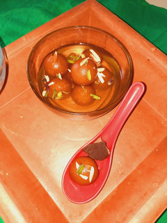 गुलाब जामुन (gulab jamun recipe in Hindi) रेसिपी मुख्य फोटो