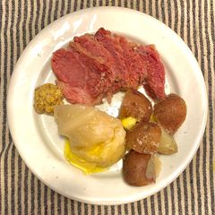 A picture of Corned Beef and Cabbage.