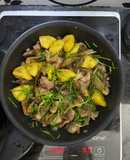 Thịt lợn rang dứa (trái thơm)