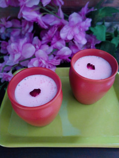 રોઝ લસ્સી (Rose Lassi recipe in Gujarati) રેસીપી મુખ્ય ફોટો
