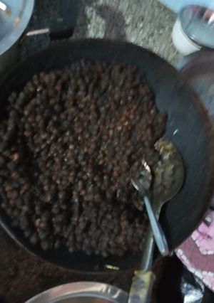 A picture of Sukha black chana / dry black chickpeas.