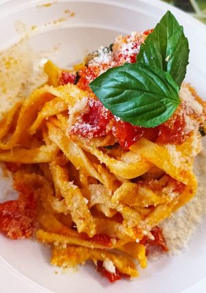 Foto di Fettuccine fatte in casa con pomodoro e basilico🌿🍅