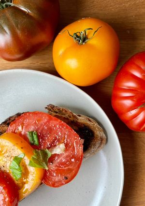 A picture of Tomatoes on toast 🍅.