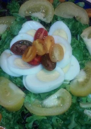 A picture of Mixed Tomato Salad.