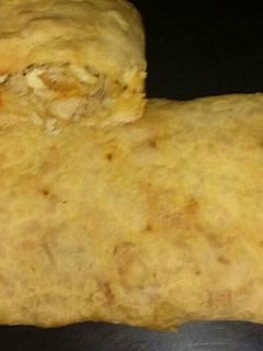 Una foto de Strudel de pollo, verduras, pasas y cacahuetes