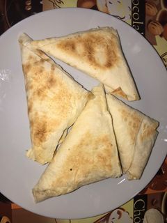 Фото Треугольники с творогом и яблоками.