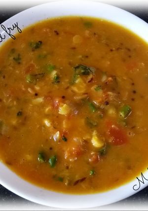 A picture of Dal fry.