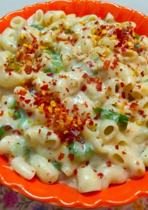 A picture of White Sauce Pasta.