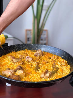 Una foto de Paella valenciana en fogones
