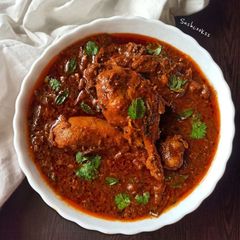A picture of Spicy chicken curry.