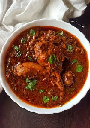 A picture of Spicy chicken curry.