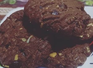 Foto resep Chocolate cookies with choco chips, almonds, and walnuts