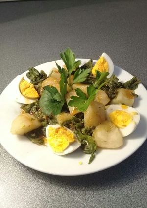 Una foto de Acelga, con papas, huevo, aceite de oliva al pimentón