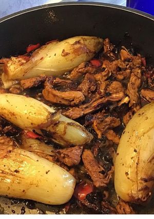 Une photo de Endives braisées à la dinde et poivrons rouges sauce soja