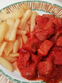 Una foto de Magro con tomate