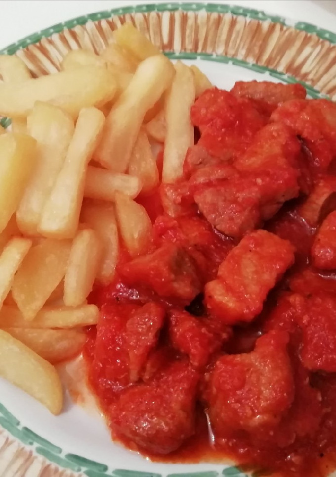 Una foto de Magro con tomate