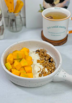 Foto resep Mango Yogurt Granola