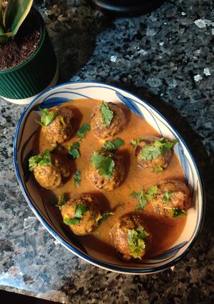 A picture of CAULIFLOWER & CASHEW KOFTA CURRY.