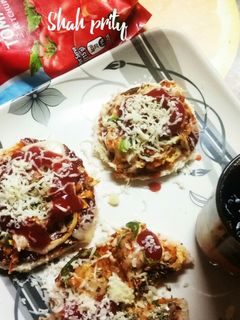 मीनी पीज्जा (Mini Pizza Recipe In Hindi) रेसिपी मुख्य फोटो