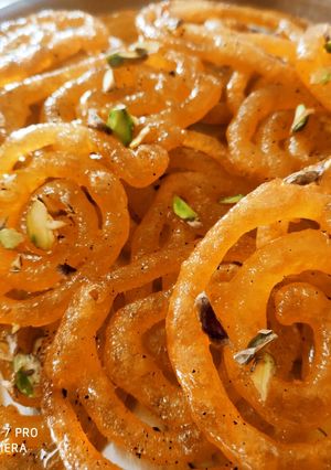 જલેબી (Jalebi Recipe In Gujarati) રેસીપી મુખ્ય ફોટો