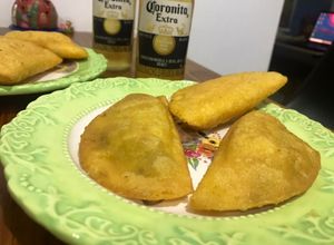 Una foto de Empanadas Colombianas (Harina Pan)