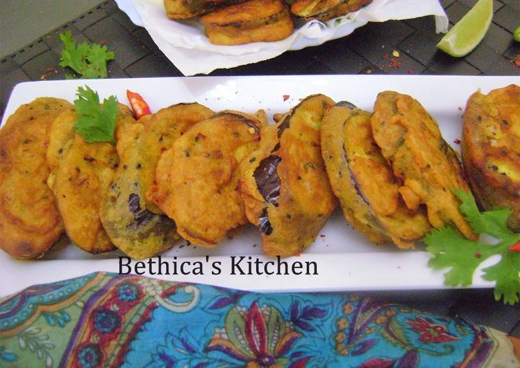 Steps to Prepare Homemade Monsoon Bites - Beguni (Batter Fried Eggplants - Bengali Style)