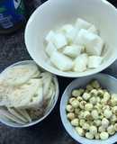 Củ sen hầm xương heo