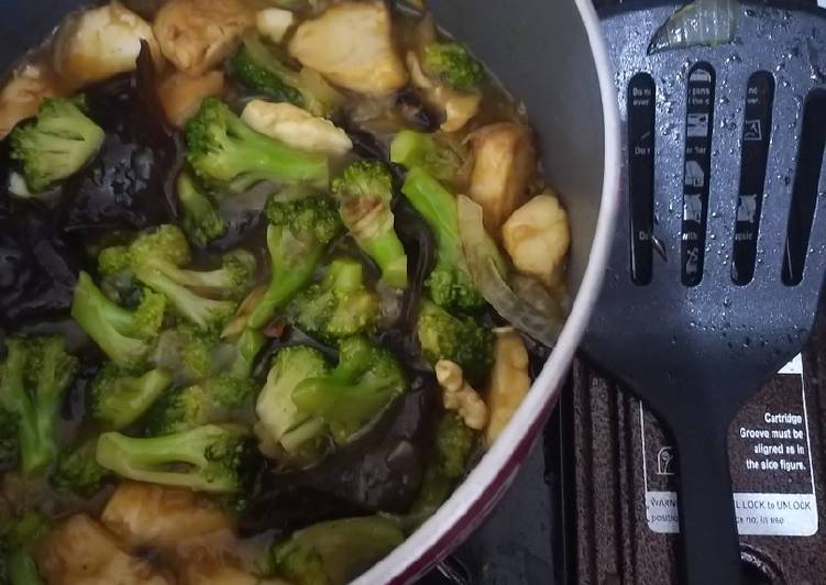 Resep Tumis brokoli jamur tahu dengan saus tiram yang Enak Banget