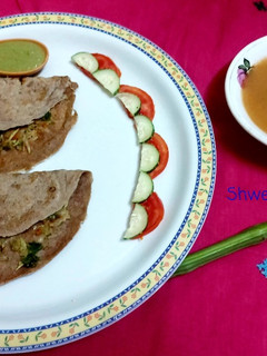 વેજીટેબલ રાગી ઓટ્સ ચીલ્લા (Vegetable Ragi Oats Chilla Recipe In Gujarati) રેસીપી મુખ્ય ફોટો