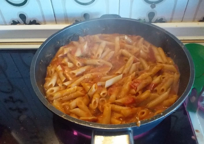 Pasos sencillos para Hacer  Macarrones con tomate verduras, salmón y atún