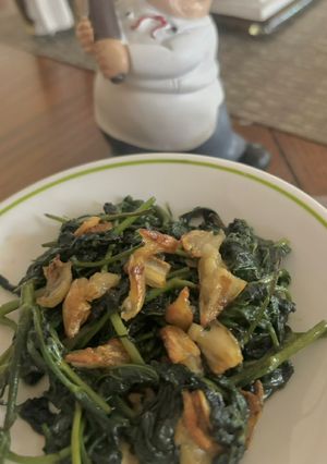 Hình của món Rau lang om tỏi.