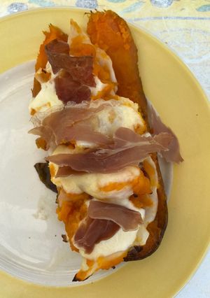 Une photo de Patates douces au chou, jambon de parme et mozzarella 🧀