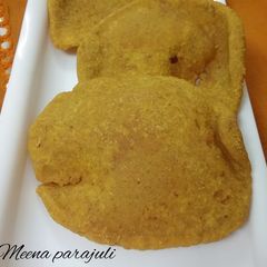 A picture of Jowar aata Ki puri.