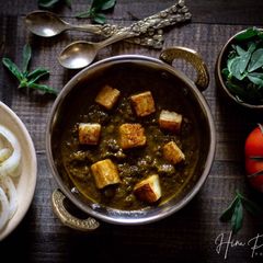A picture of Methi Mutter Paneer.