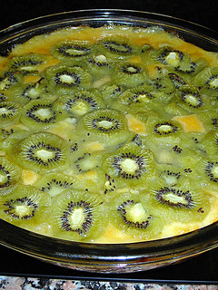 Una foto de Tarta de crema de vainilla y limóncon kiwis