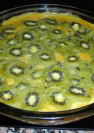 Foto principal de Tarta de crema de vainilla y limóncon kiwis
