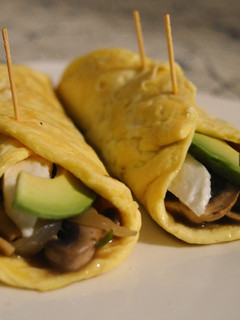 Una foto de Tortilla rellena de champiñones y queso fresco