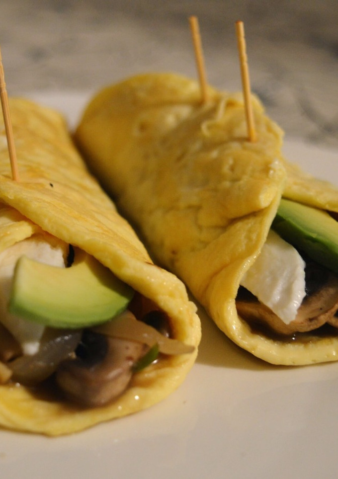 Una foto de Tortilla rellena de champiñones y queso fresco