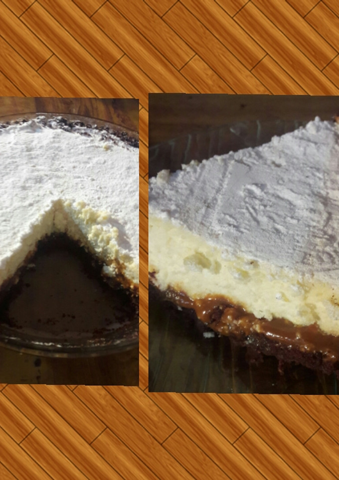 Una foto de Tarta de ricota y dulce de leche con base de galletitas💟😋