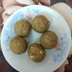 A picture of Leftover Roti Laddoo.