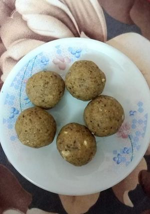 A picture of Leftover Roti Laddoo.