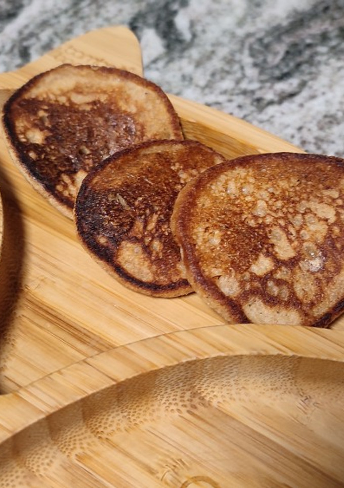 Una foto de 👶🏻 Tortitas de espelta y compota de frutas