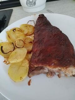 Una foto de Costillas al horno en salsa barbacoa