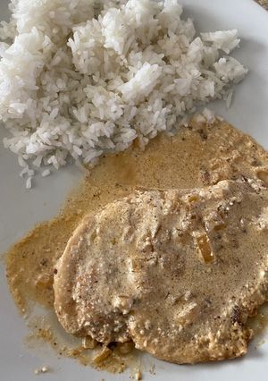 Una foto de Pollo cremoso a la mostaza