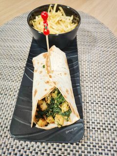 Una foto de Burrito de pollo y espinacas