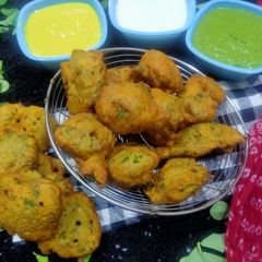 A picture of Methi na Gota.