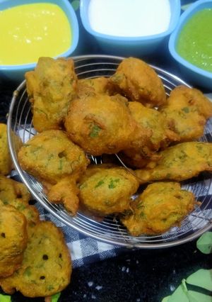 A picture of Methi na Gota.