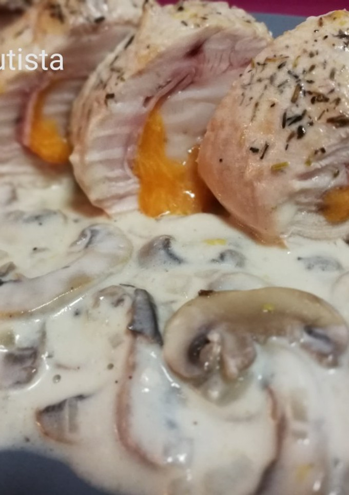 Una foto de Pechuga de pollo rellena