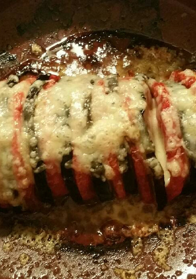Una foto de Rollo de berenjena, tomate y queso gratinado
