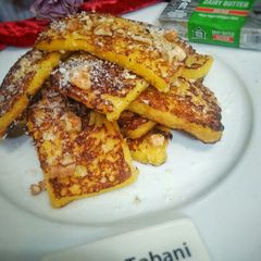 A picture of French Toast.